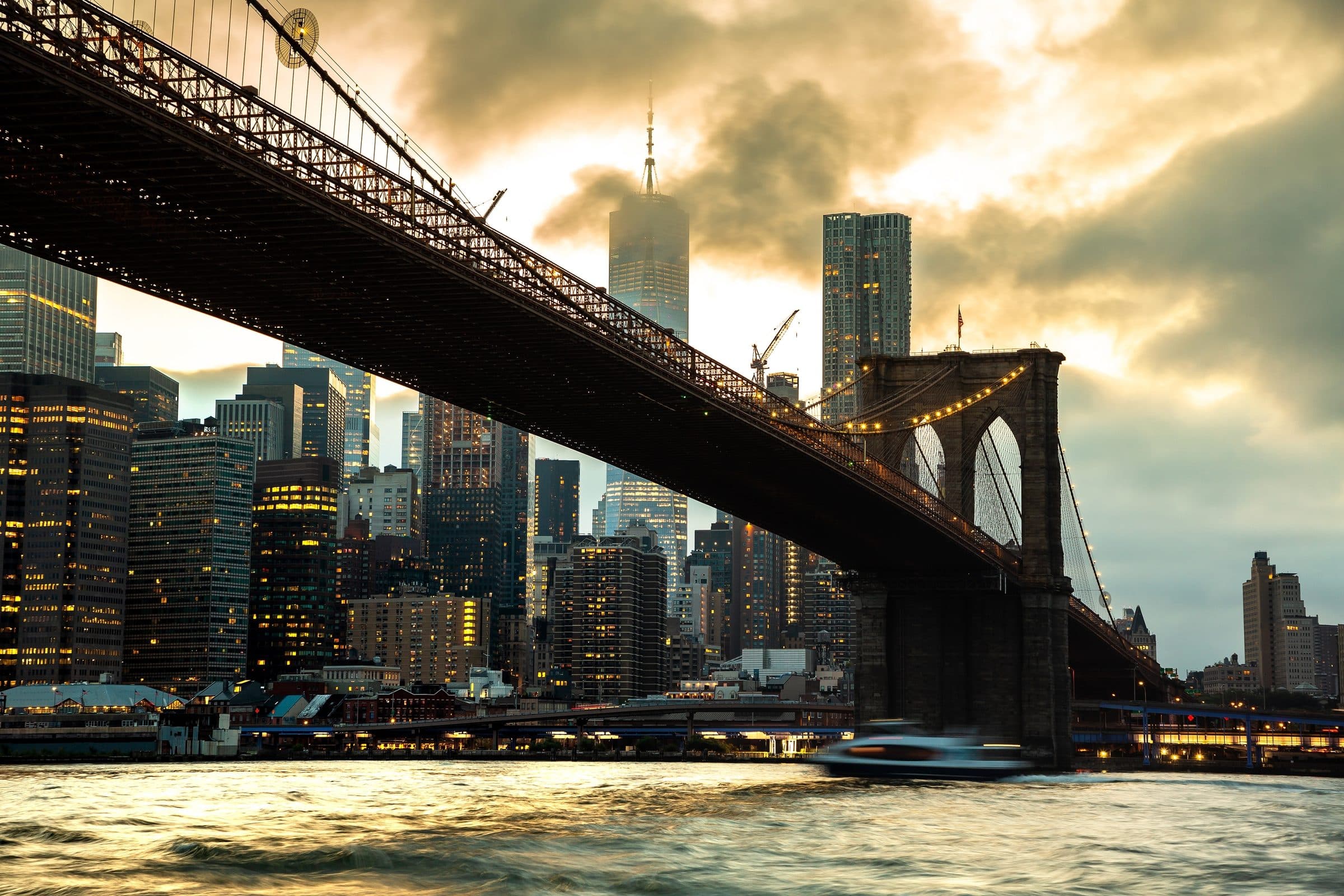 New York — Brooklyn Bridge and the Manhattan Skyline